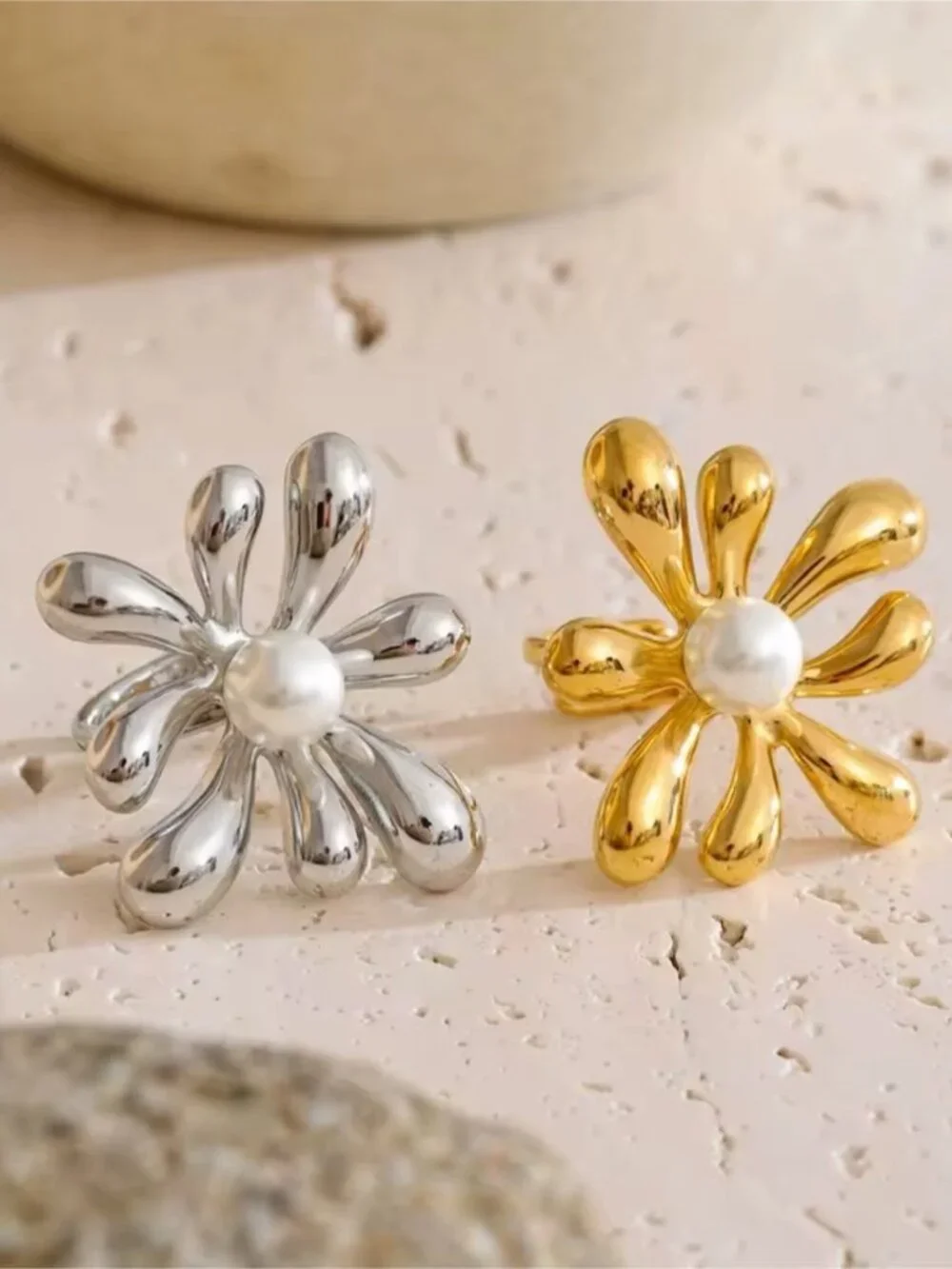 Stainless Steel Pearls Flower Adjustable Fashion Ring for Women